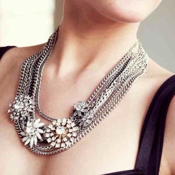 Stella & Dot (Retired) Metropolitan Necklace - Picture 2 of 4